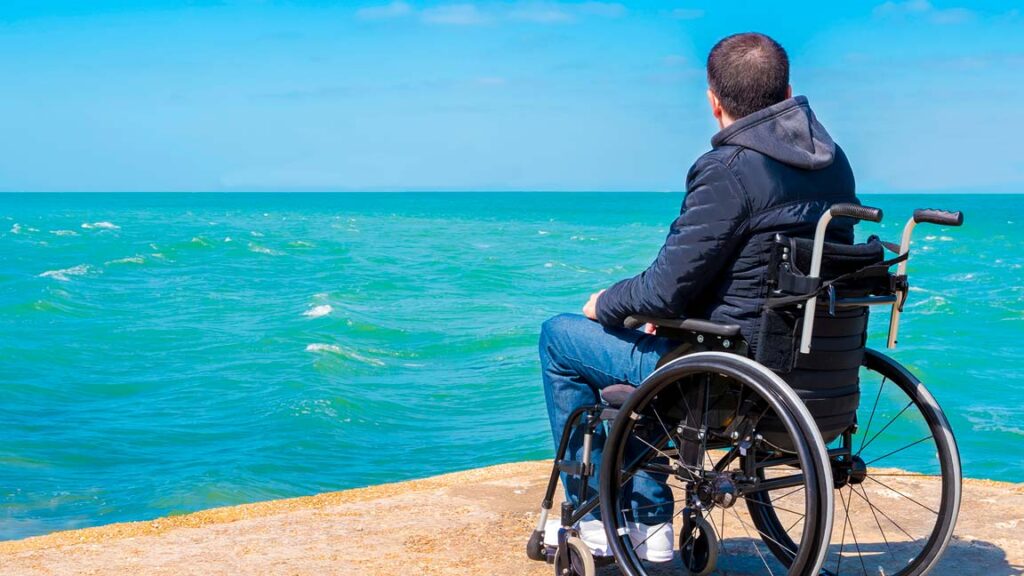 Personne à mobilité réduite à Plougrescant