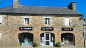 Boutiques à souvenir de Plougrescant