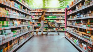 Faites vos courses à Plougrescant. Rayon de magasin